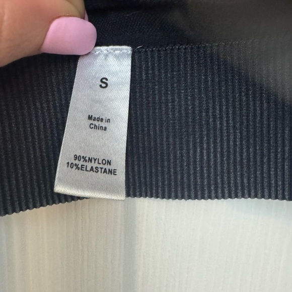 Women’s Black Short Sleeve Crop Top Size Small - Picture 3 of 3